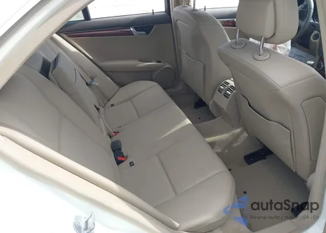 2011 Mercedes-Benz C 300 Luxury/Sport из США, поврежденный, VIN WDDGF5EB4BR183766